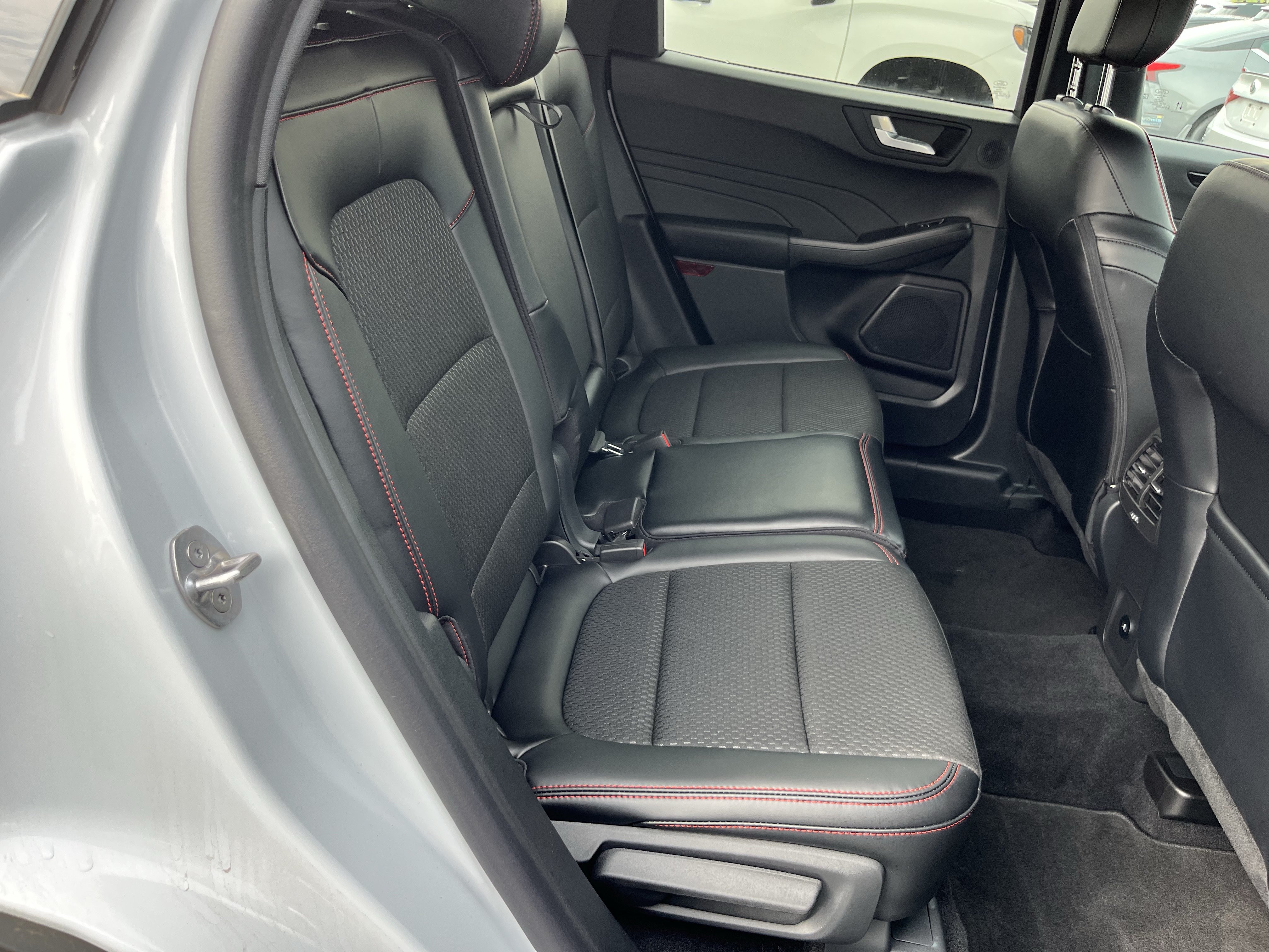 Used 2025 Ford Escape ST-Line Select w/ Tech Pack #2 AWD/4WD image 4