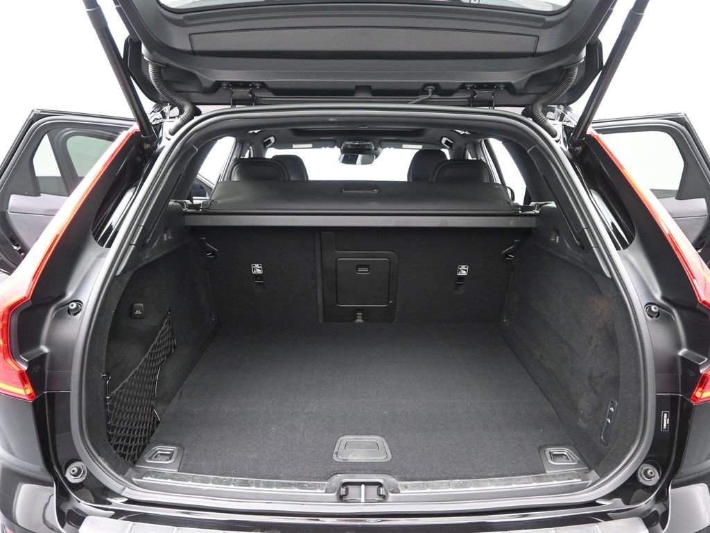 Used 2021 Volvo XC60 T8 R-Design w/ Advanced Package image 20