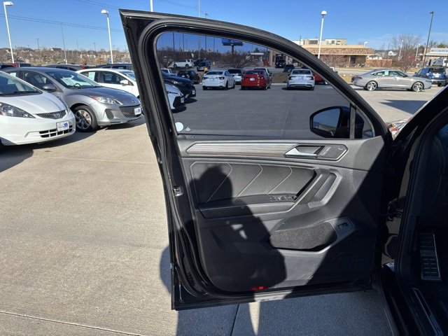 Used 2022 Volkswagen Tiguan SEL R-Line image 10