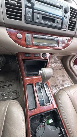 Used 2005 Toyota Camry XLE w/ VSC & Side Airbag Pkg FWD image 24
