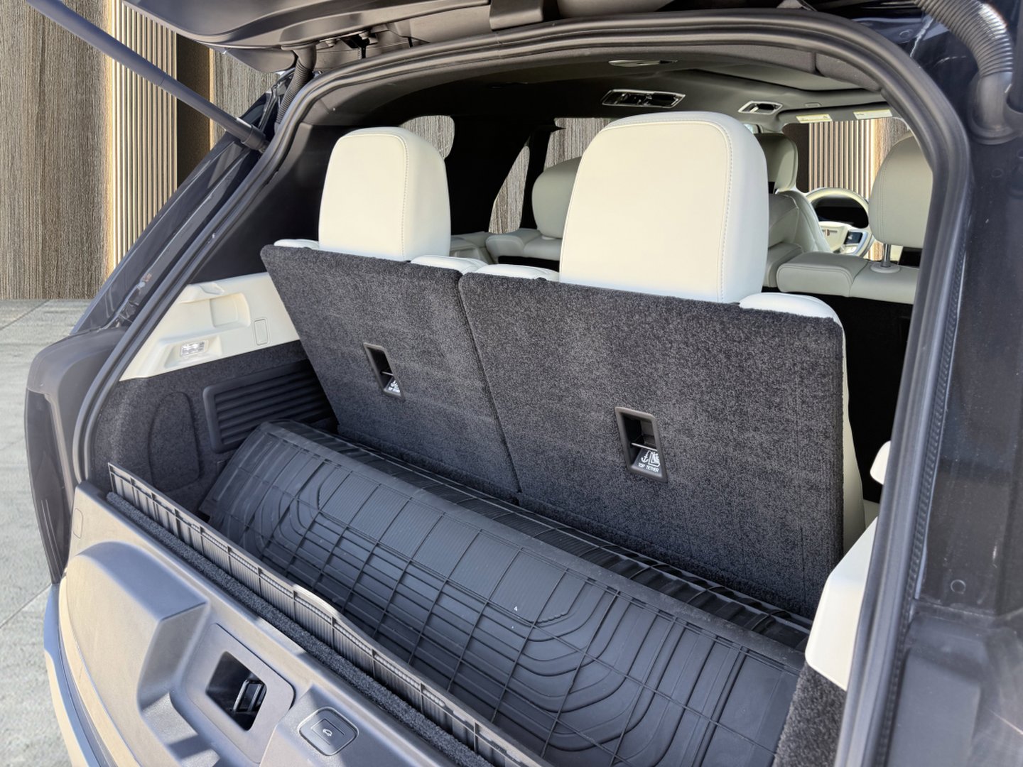 Used 2023 Land Rover Range Rover Long Wheelbase Autobiography image 18