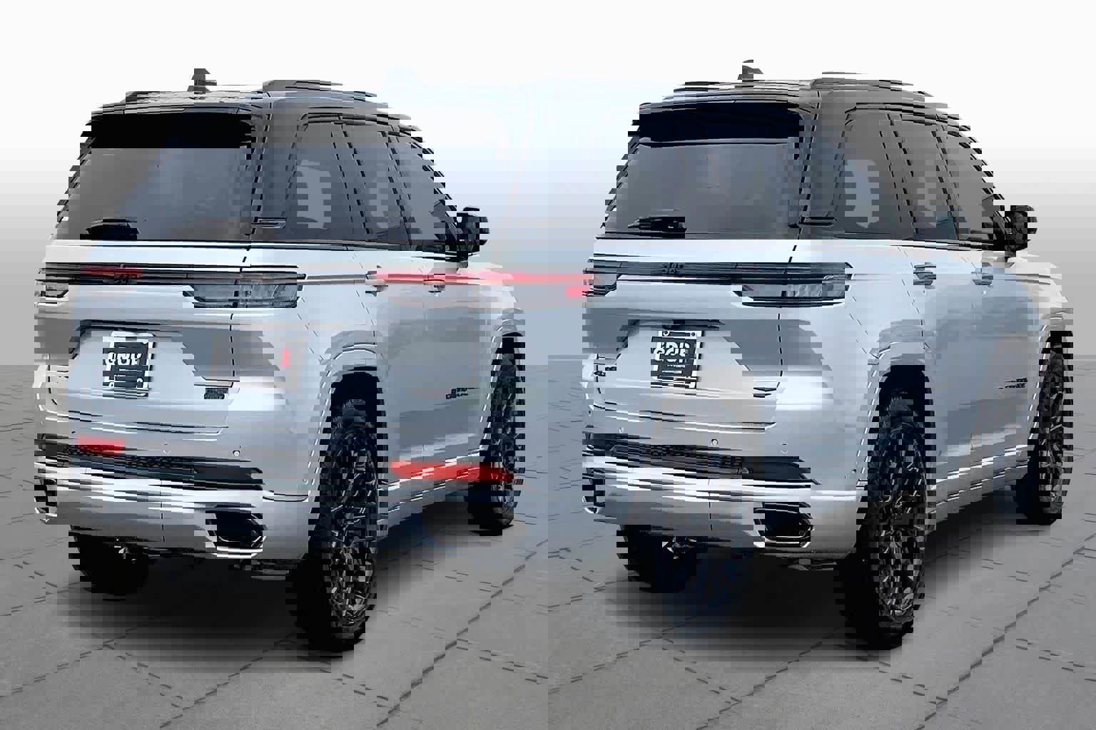 Used 2025 Jeep Grand Cherokee Summit w/ Obsidian Package image 13