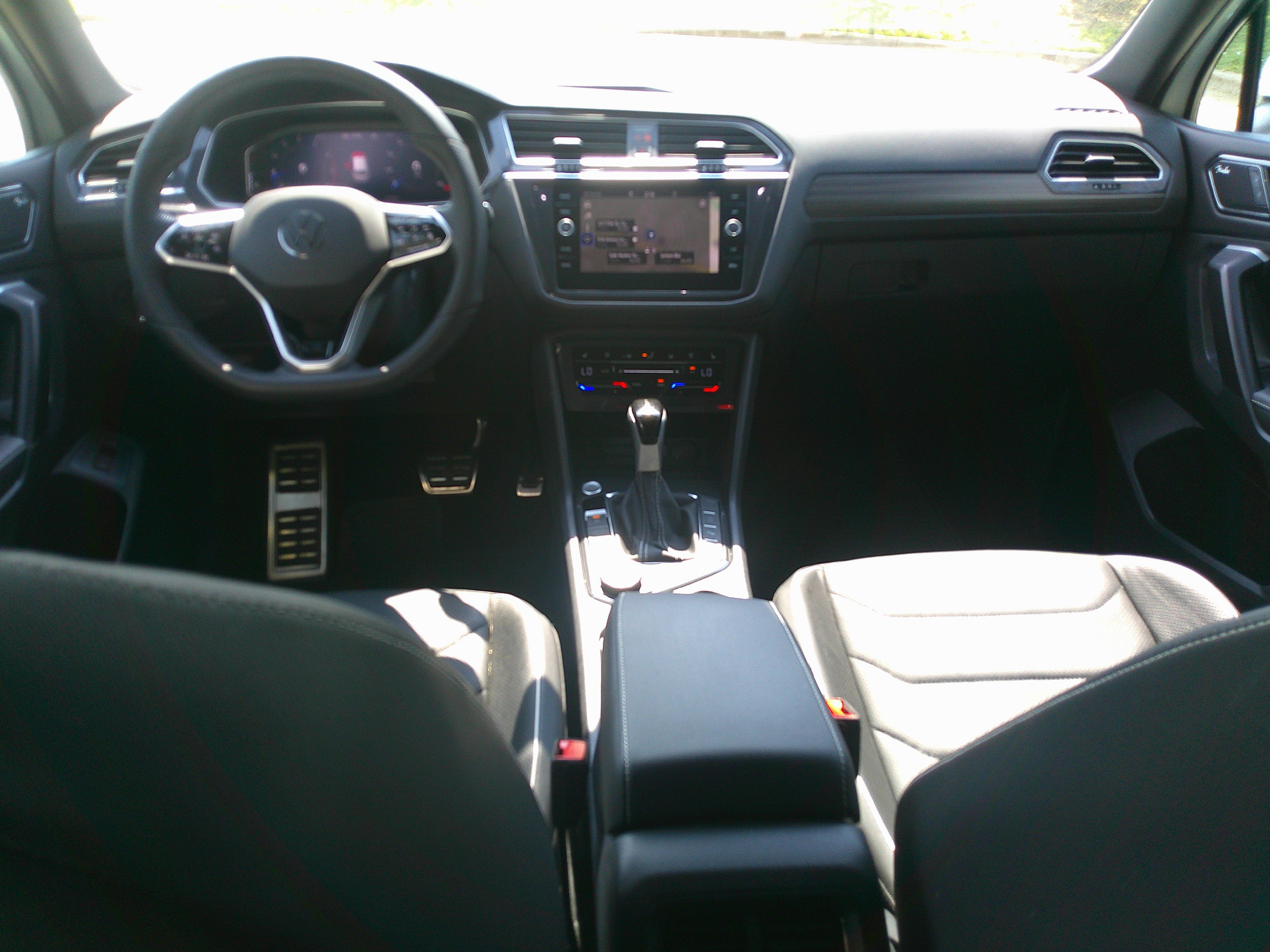 Used 2024 Volkswagen Tiguan SEL R-Line image 31