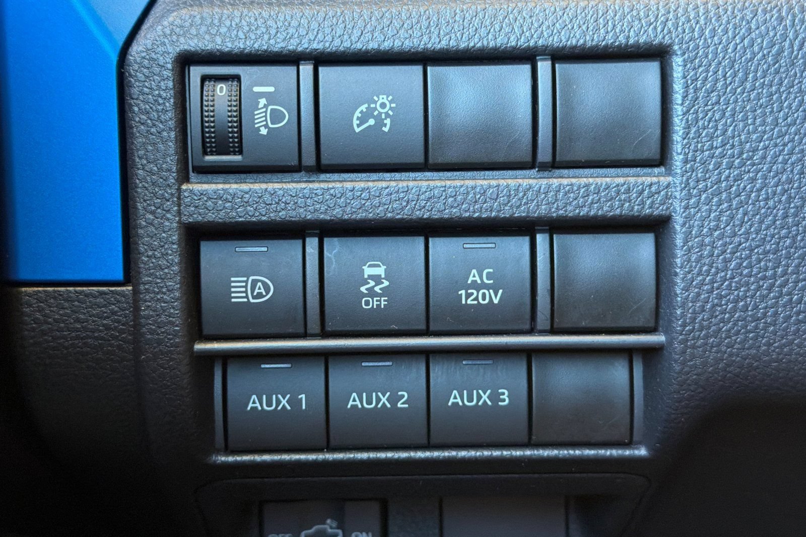 Used 2024 Toyota Tacoma TRD Sport w/ TRD Sport Upgrade Package AWD/4WD image 31