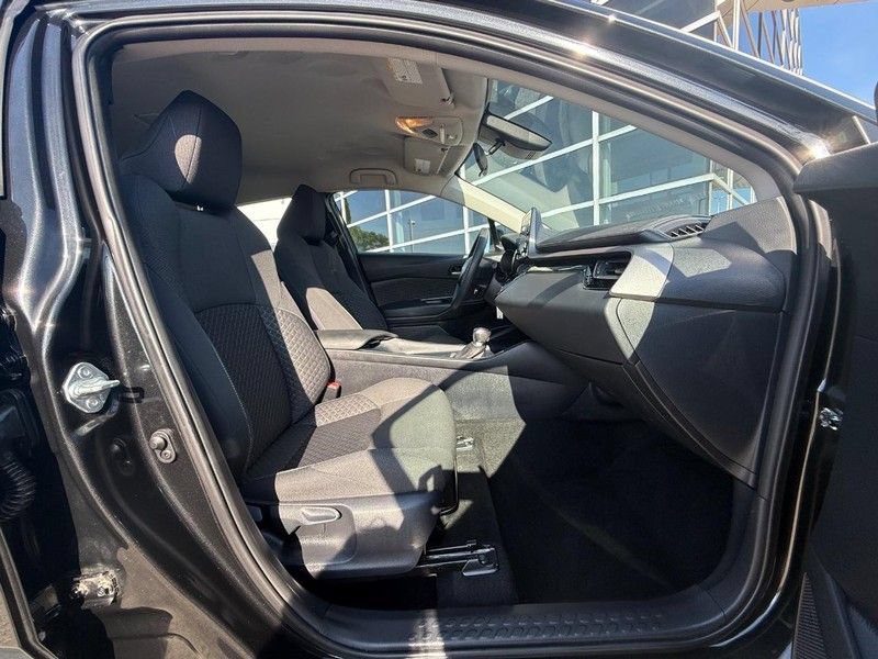 Used 2021 Toyota C-HR LE FWD image 10