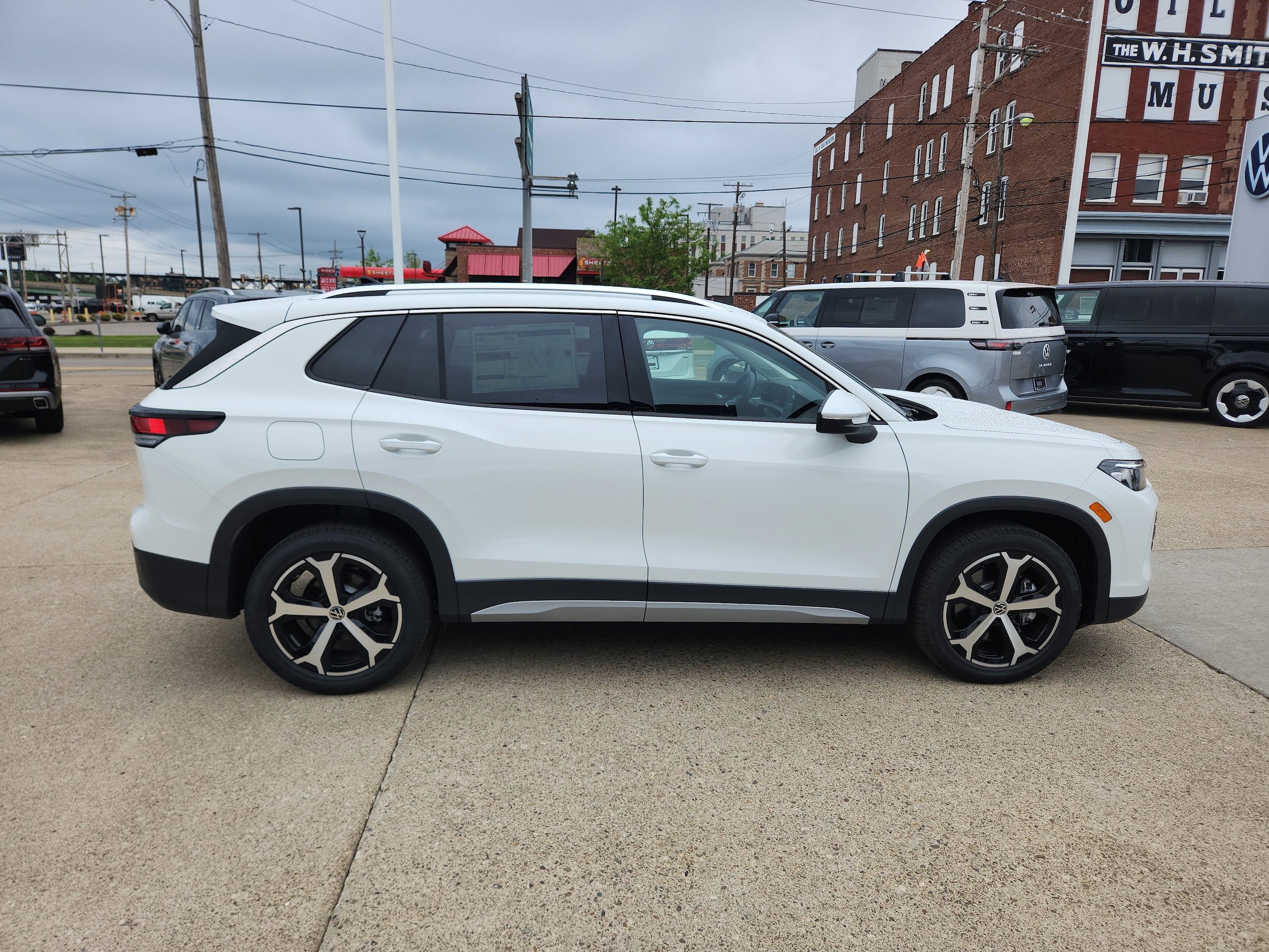 New 2026 Volkswagen Tiguan SE AWD/4WD image 6