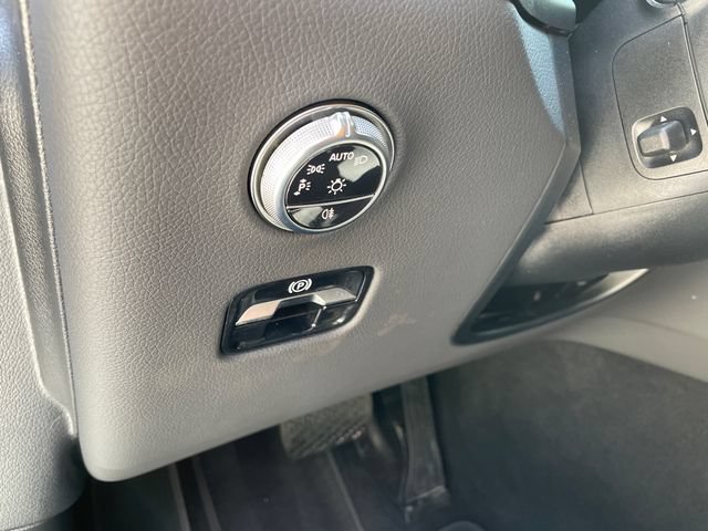 Used 2025 Mercedes-Benz GLC 300 4MATIC image 27