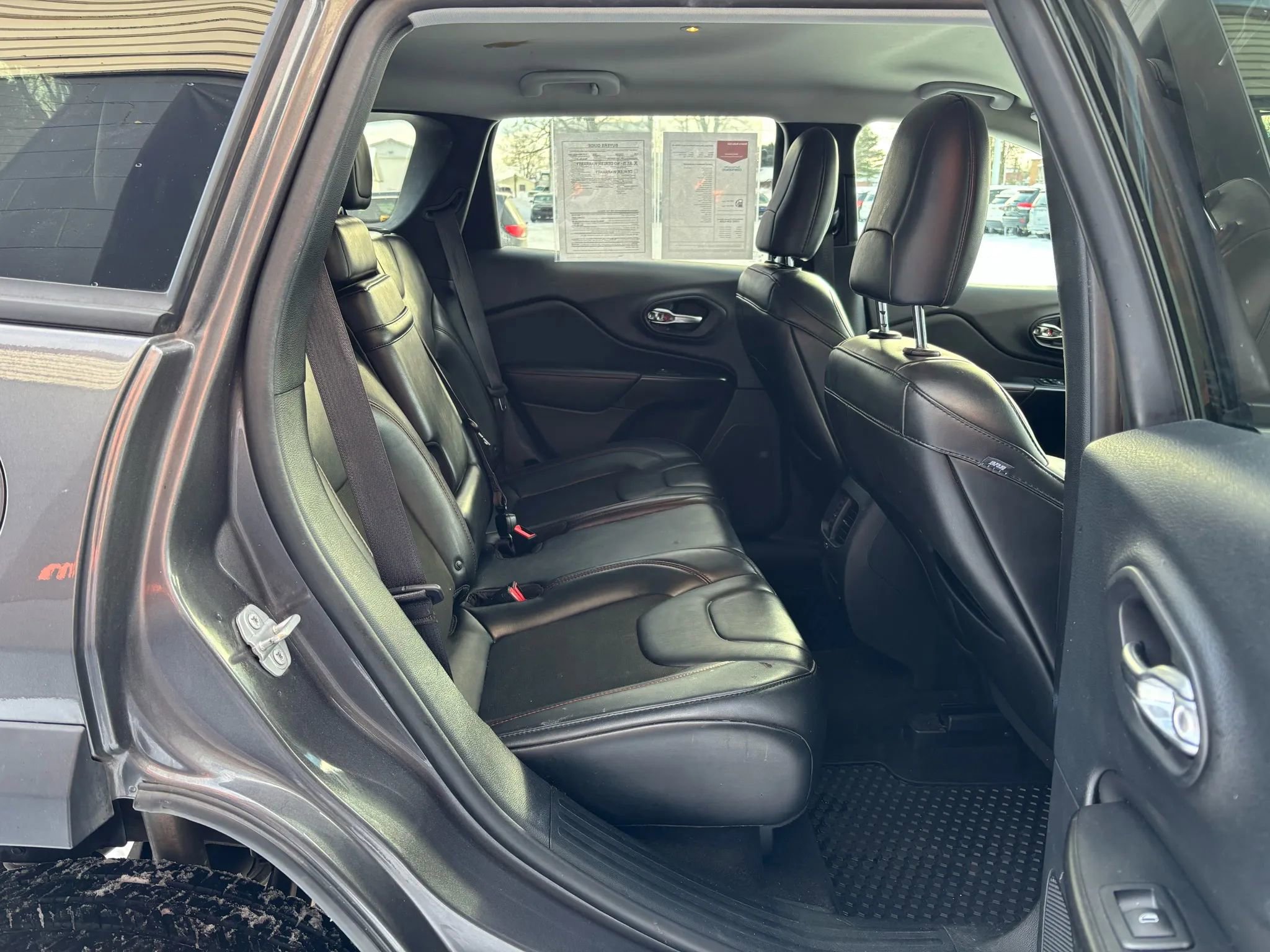 Used 2019 Jeep Cherokee Trailhawk image 16