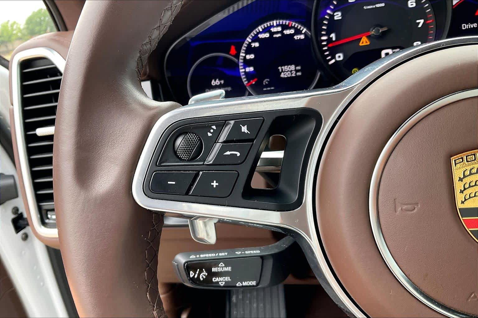 Used 2023 Porsche Cayenne AWD/4WD image 23