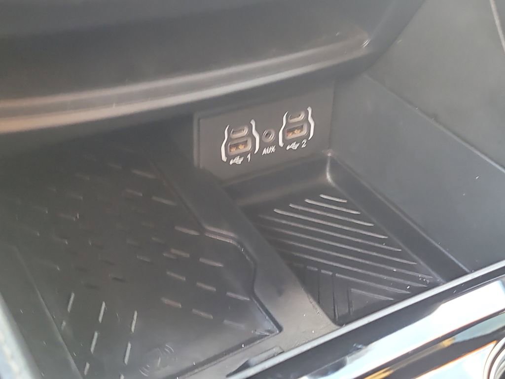 Certified 2025 Chrysler Pacifica Limited image 28