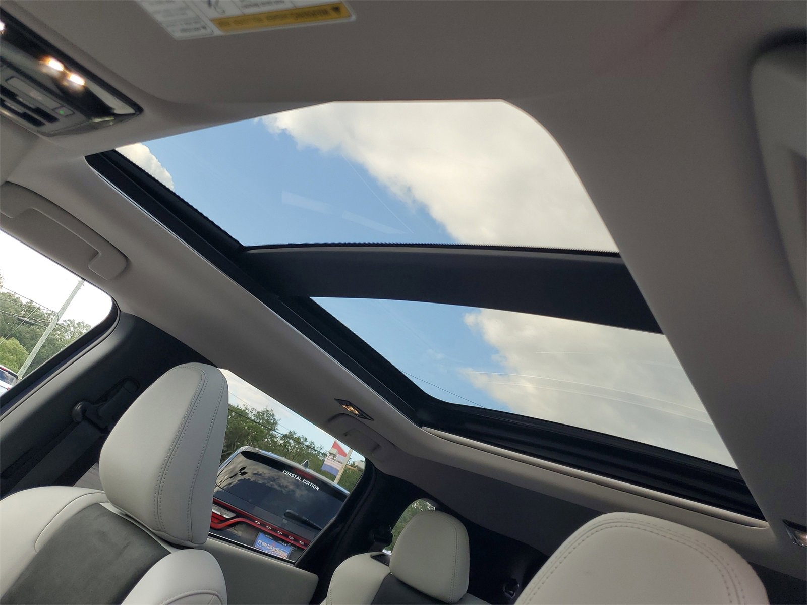 New 2025 Mitsubishi Outlander SE image 10