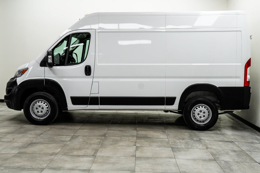 Used 2025 RAM ProMaster 2500 w/ Convenience Group FWD image 9