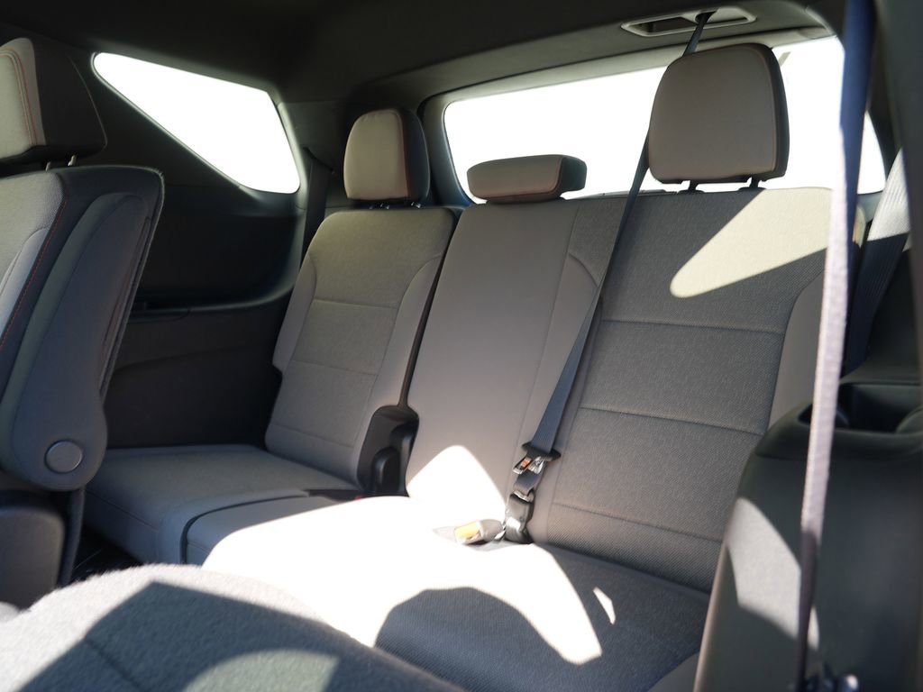 Used 2025 Chevrolet Traverse LT image 26
