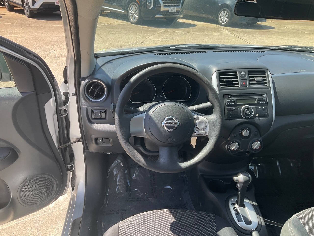 Used 2014 Nissan Versa SV FWD image 11