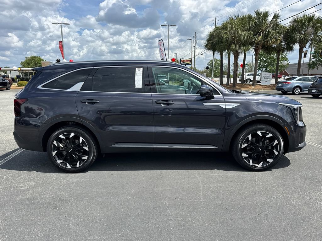 Used 2025 Kia Sorento EX image 2