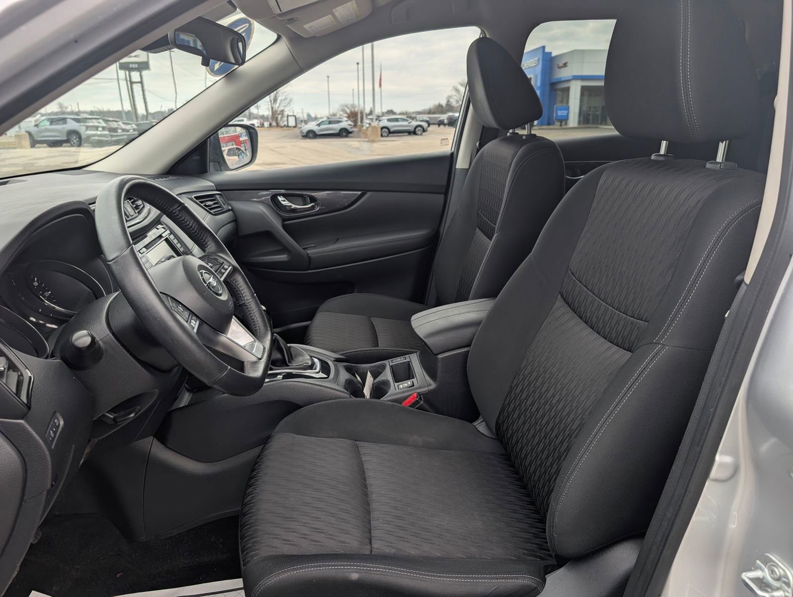 Used 2019 Nissan Rogue SV image 8