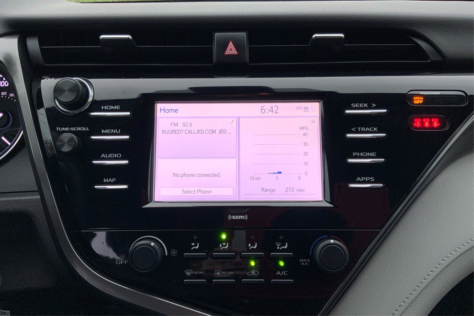 Used 2020 Toyota Camry LE FWD image 13