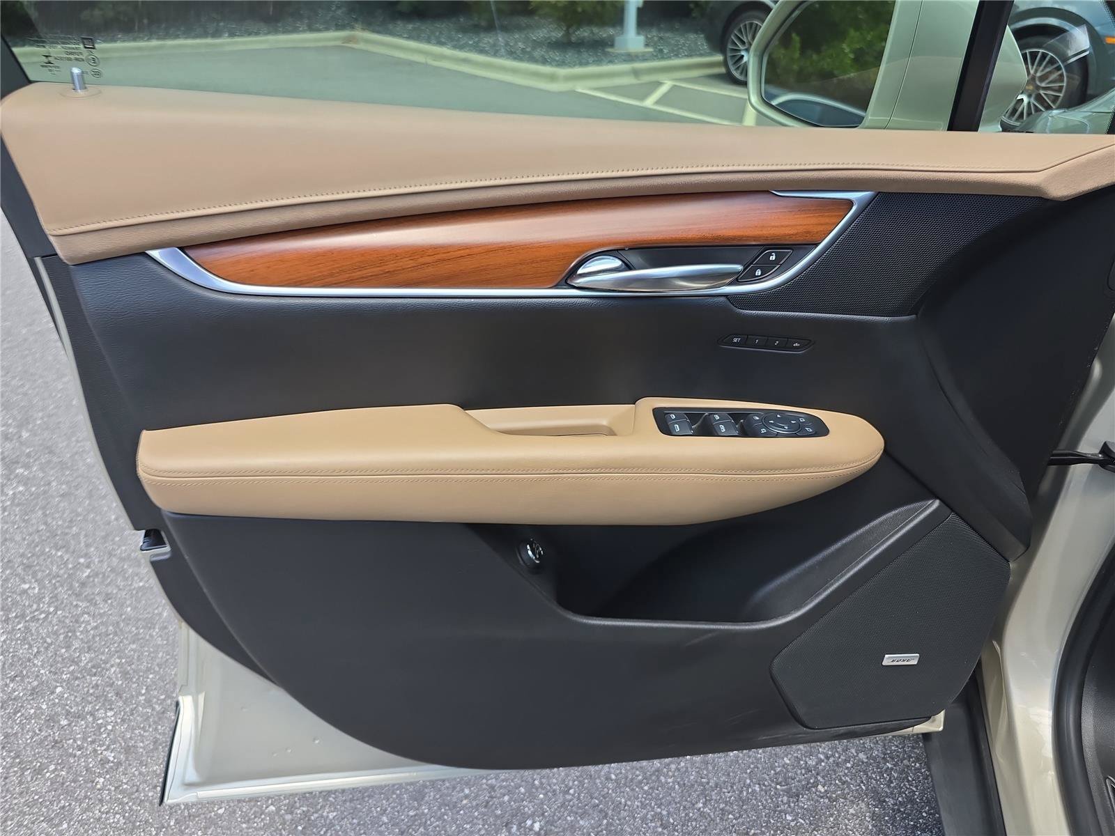 Used 2017 Cadillac XT5 Platinum AWD/4WD image 18