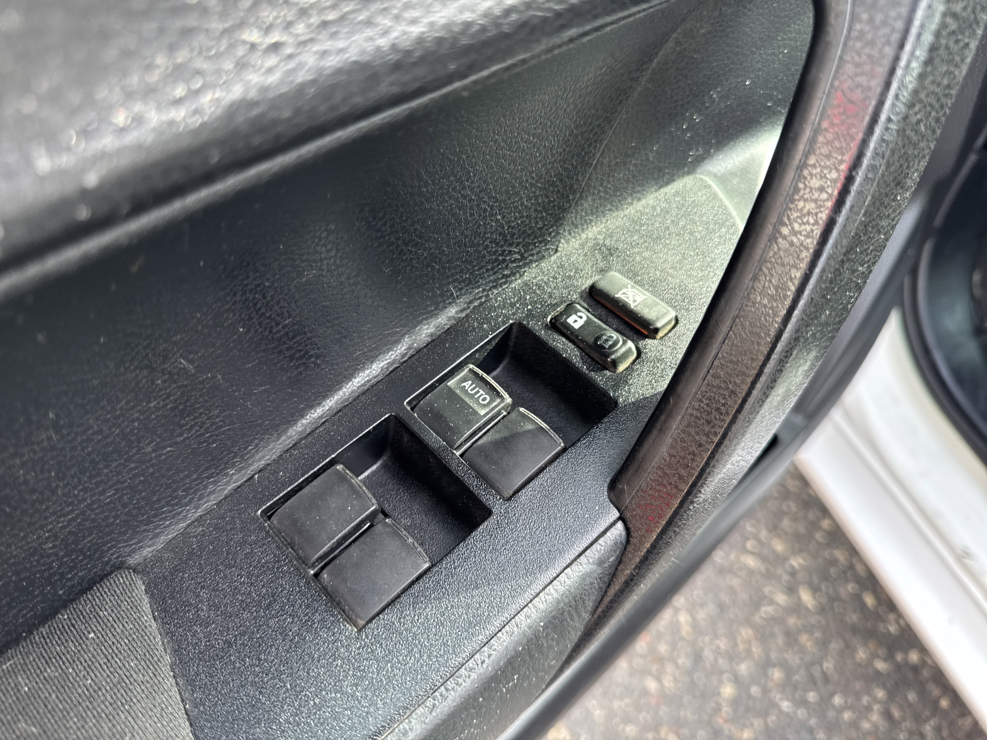 Used 2015 Toyota Corolla L FWD image 14