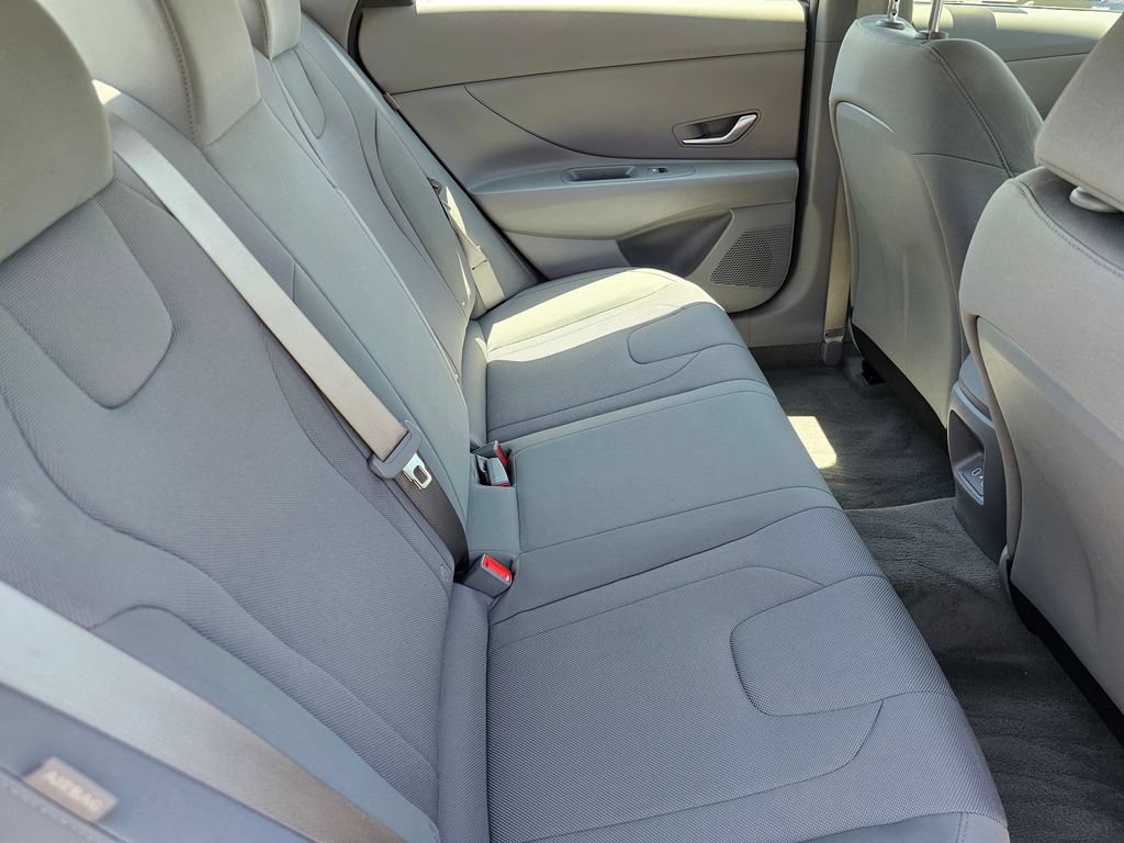 Certified 2025 Hyundai Elantra SE FWD image 15
