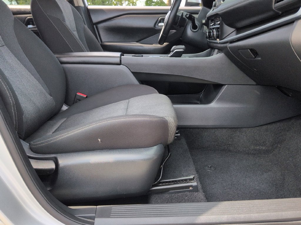 Used 2025 Nissan Rogue SV AWD/4WD image 25