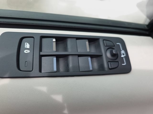 Used 2025 Land Rover Discovery Sport S AWD/4WD image 30