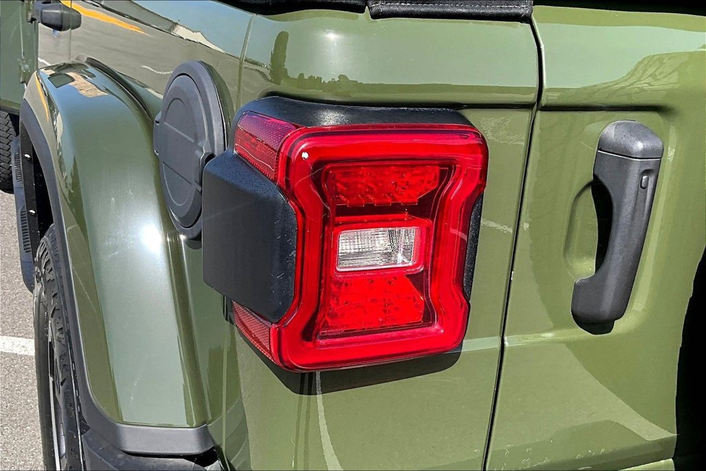 Used 2021 Jeep Wrangler Unlimited Sport AWD/4WD image 32