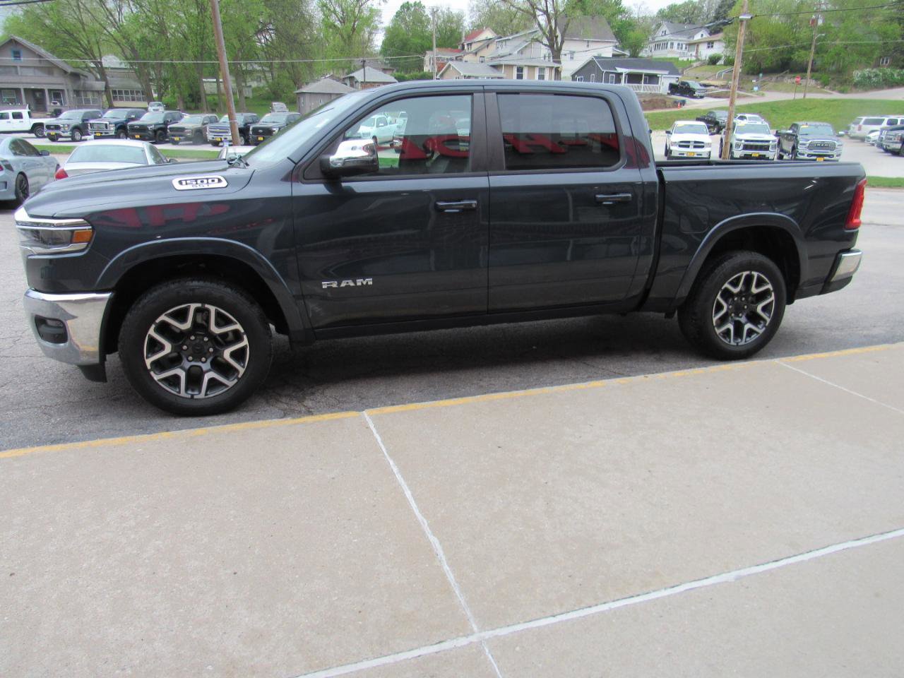 Used 2025 RAM 1500 Laramie AWD/4WD image 10