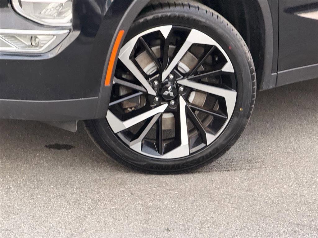 Used 2023 Mitsubishi Outlander SE image 27
