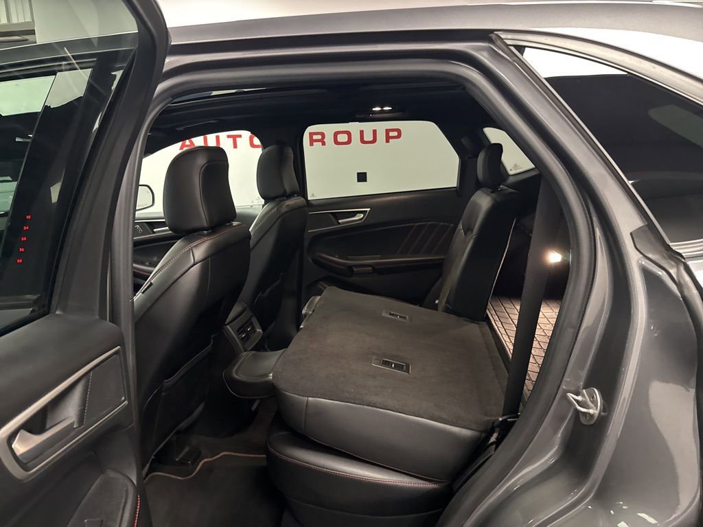 Used 2021 Ford Edge ST-Line w/ Class II Trailer Tow Package AWD/4WD image 27