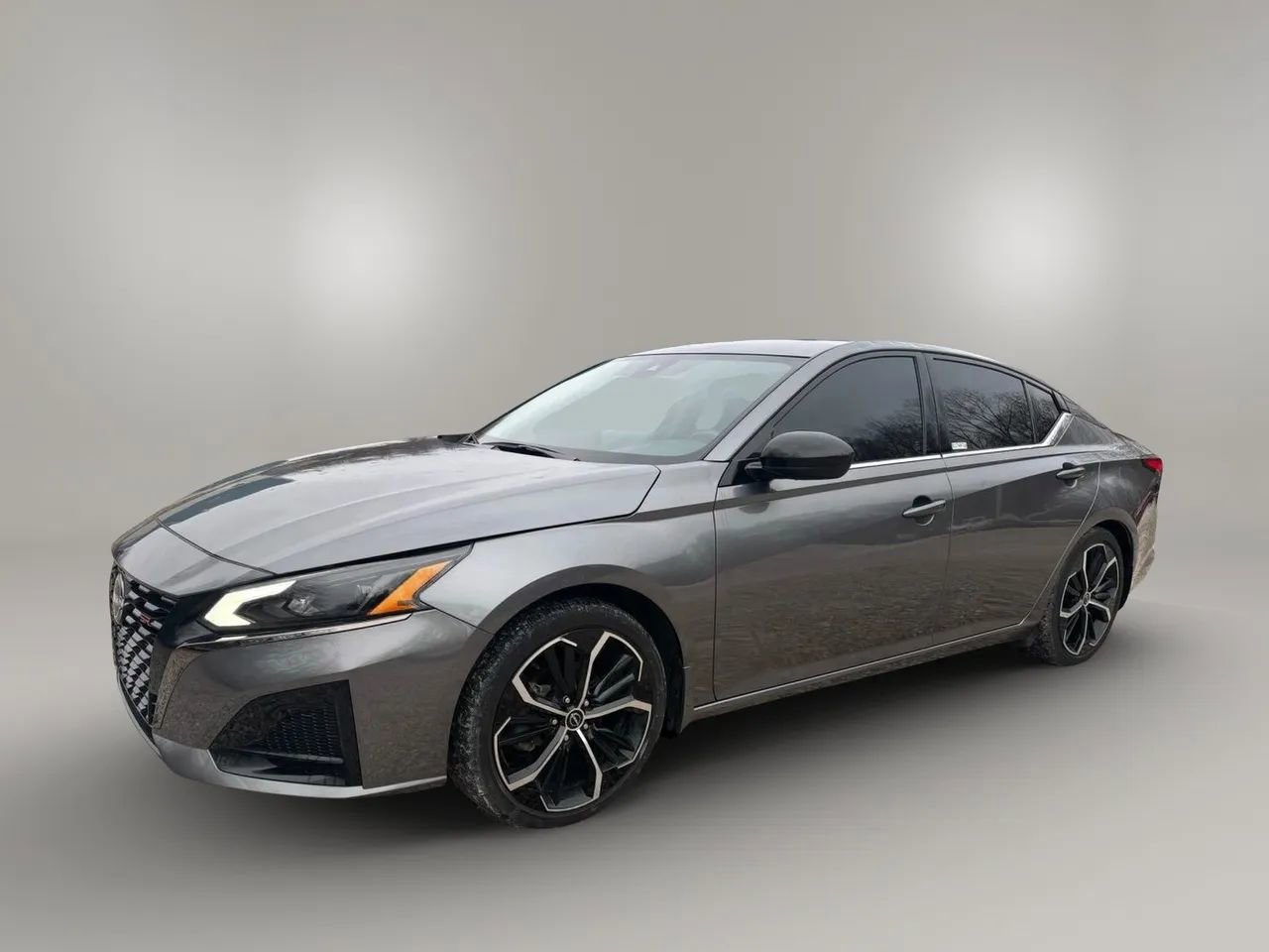 Used 2023 Nissan Altima 2.5 SR w/ SR Premium Package image 16