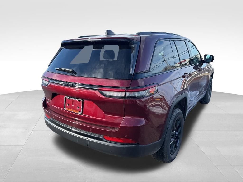 Used 2025 Jeep Grand Cherokee Altitude image 6