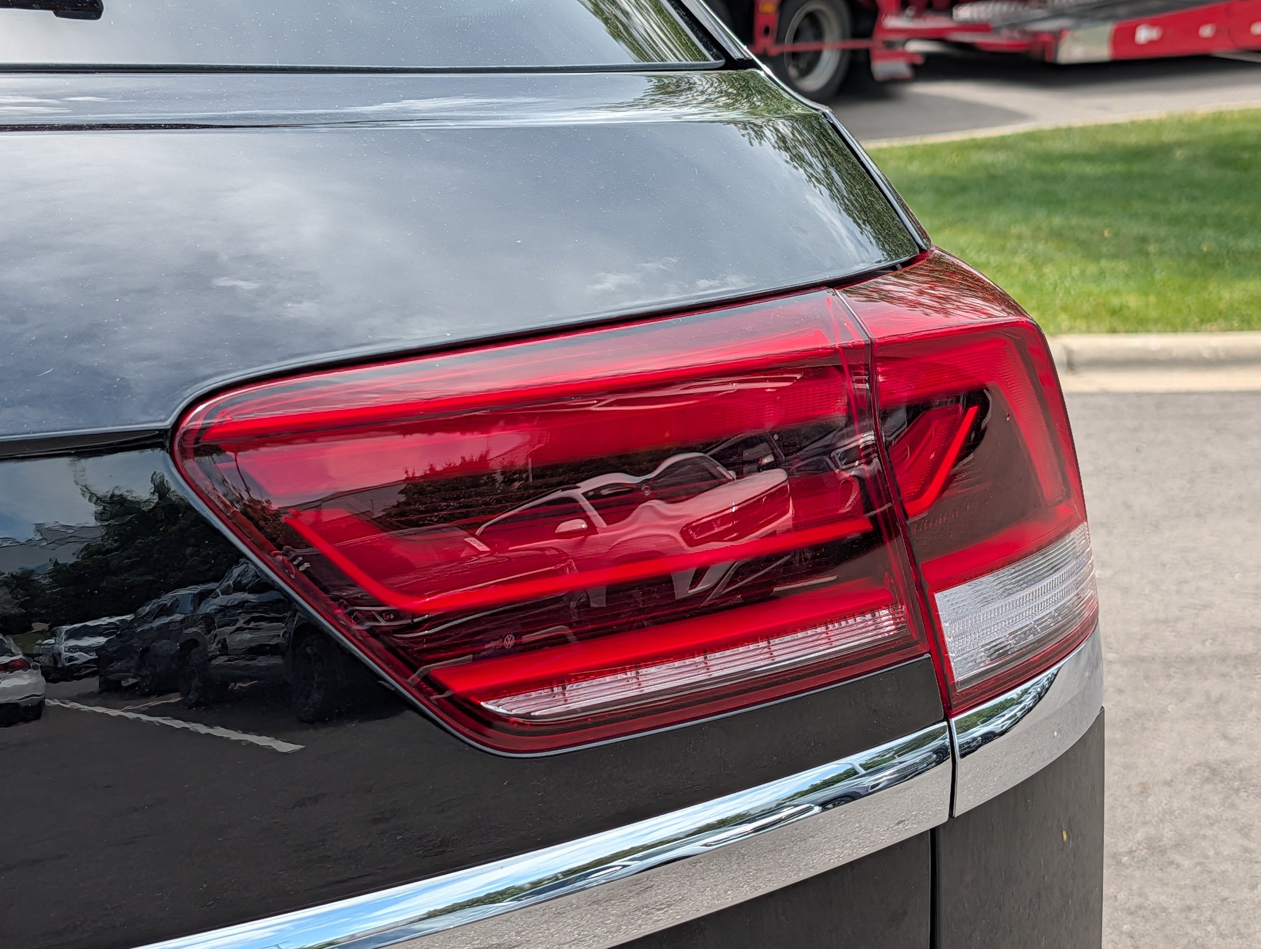 Certified 2021 Volkswagen Atlas Cross Sport SEL R-Line w/ Cross Sport MDO Package AWD/4WD image 17