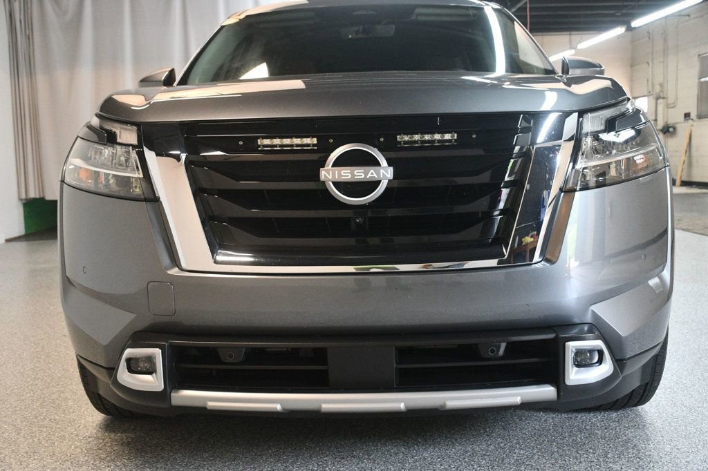 Used 2024 Nissan Pathfinder Platinum FWD image 12