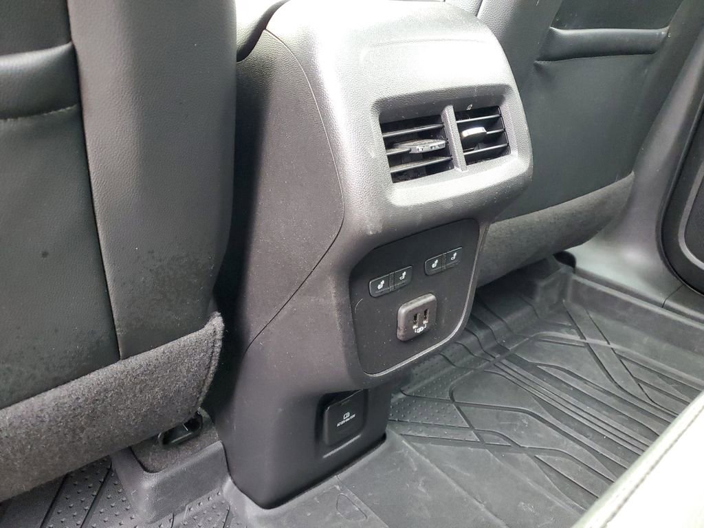 Used 2023 Chevrolet Equinox Premier image 32