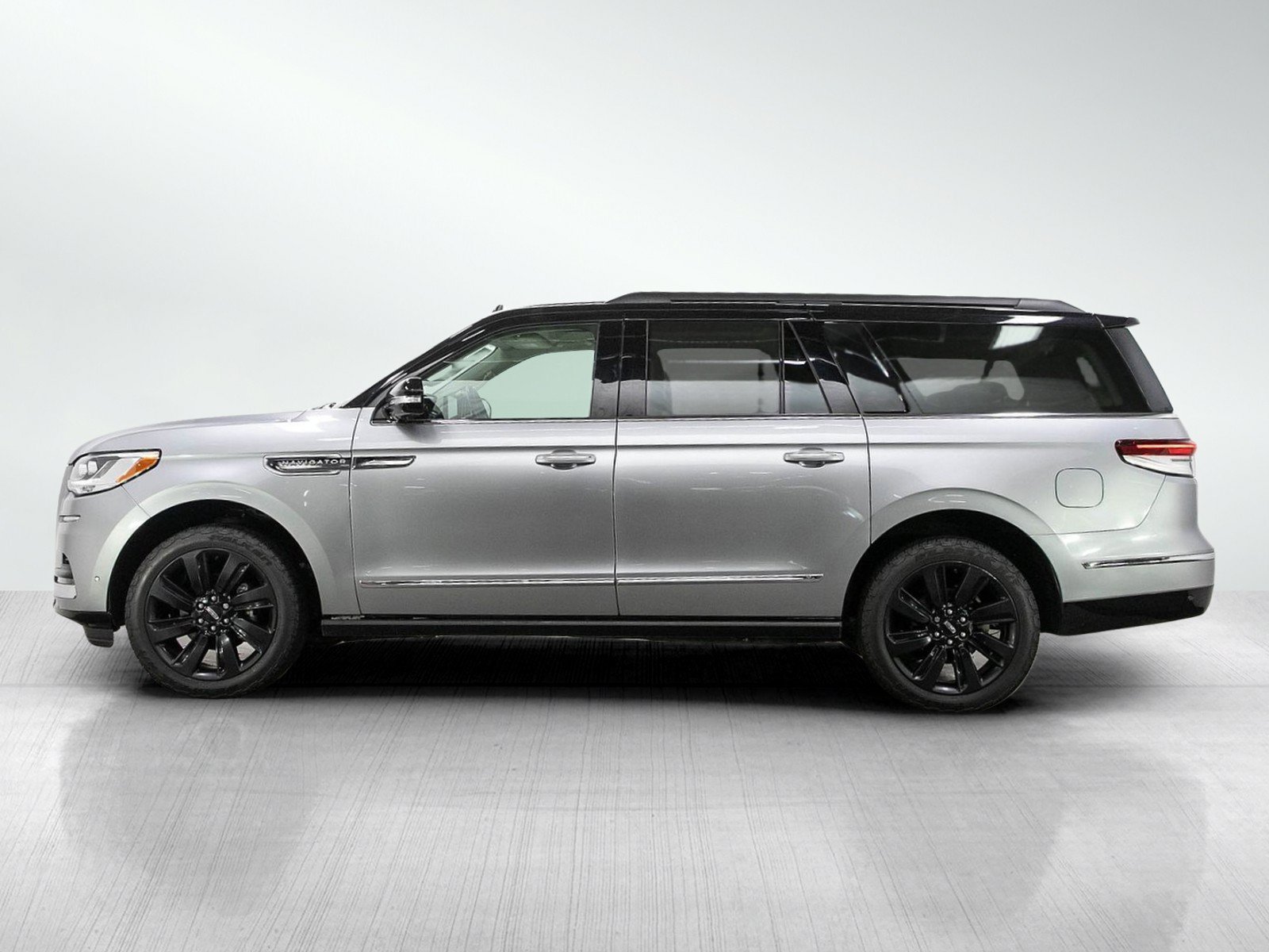 Used 2022 Lincoln Navigator L Black Label AWD/4WD image 2