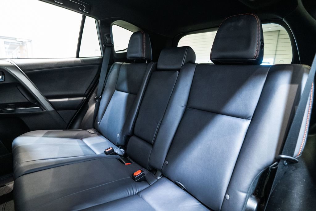 Used 2016 Toyota RAV4 SE image 32