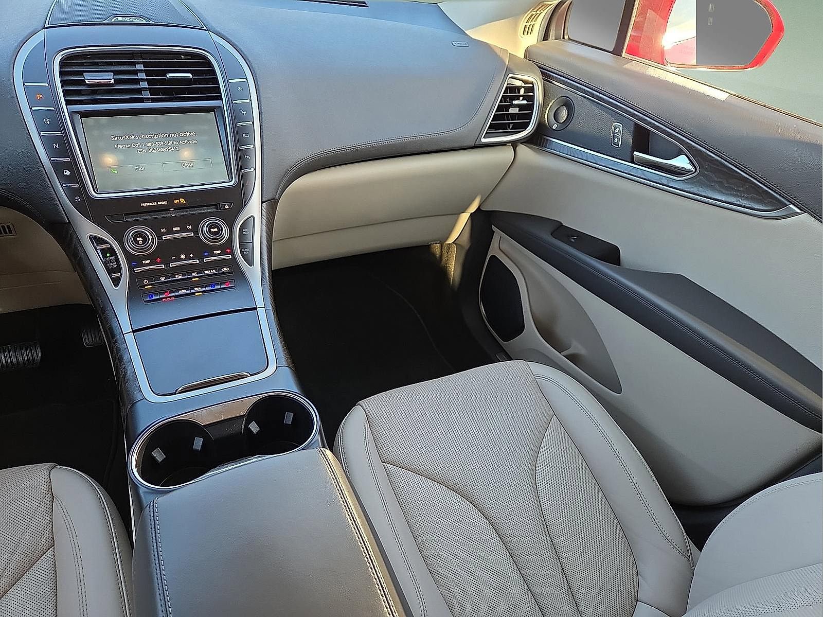 Used 2019 Lincoln Nautilus Reserve image 12