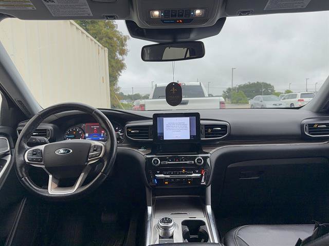 Used 2021 Ford Explorer Limited w/ Equipment Group 301A RWD image 3