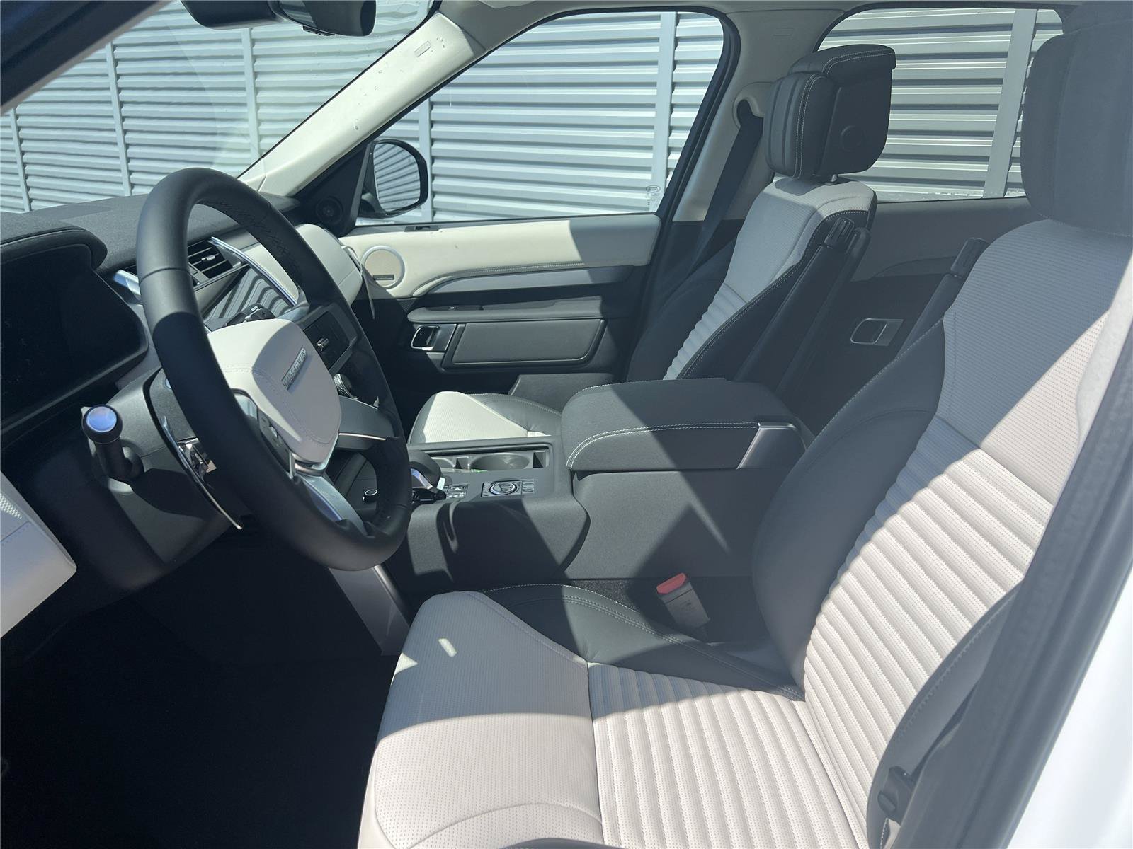 New 2026 Land Rover Discovery Limited Edition AWD/4WD image 7