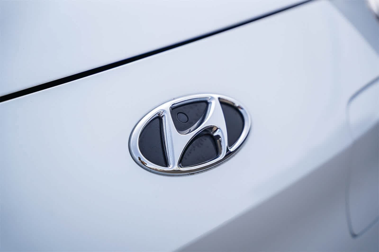 Certified 2022 Hyundai Kona Limited image 5