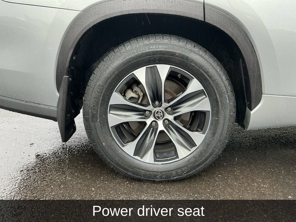 Used 2020 Toyota Highlander XLE AWD/4WD image 9