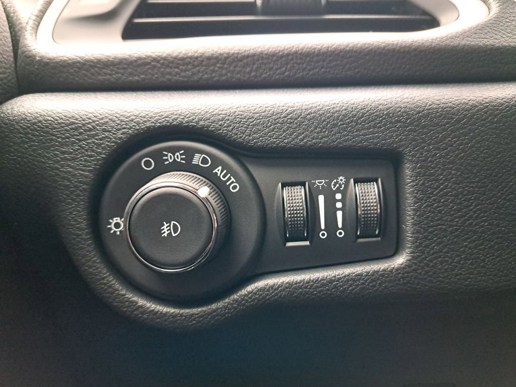 New 2026 Chrysler Pacifica Select FWD image 25