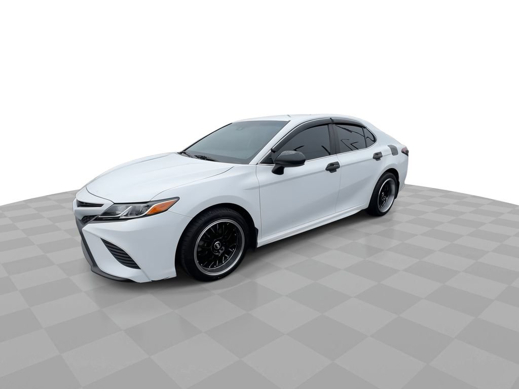 Used 2019 Toyota Camry SE w/ Carpet Mat Package image 4
