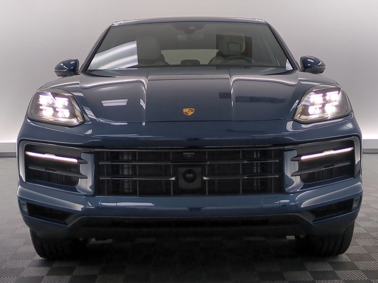 Certified 2025 Porsche Cayenne AWD/4WD image 6
