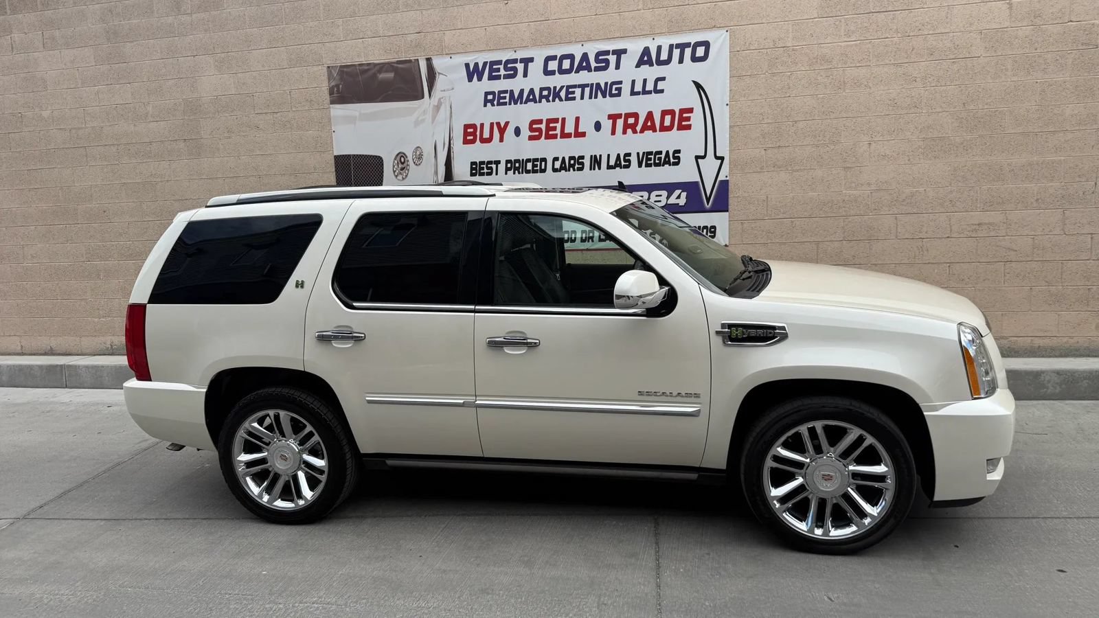 Used 2012 Cadillac Escalade Platinum AWD/4WD image 3