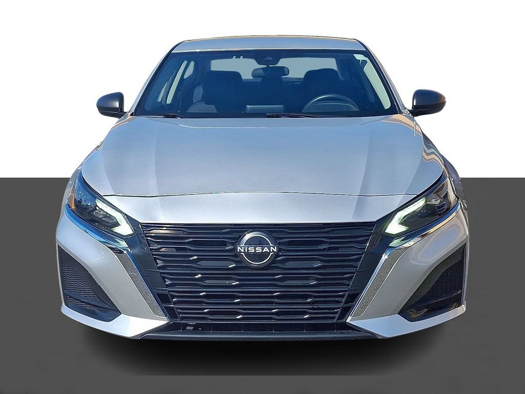 Used 2024 Nissan Altima 2.5 SV FWD image 2