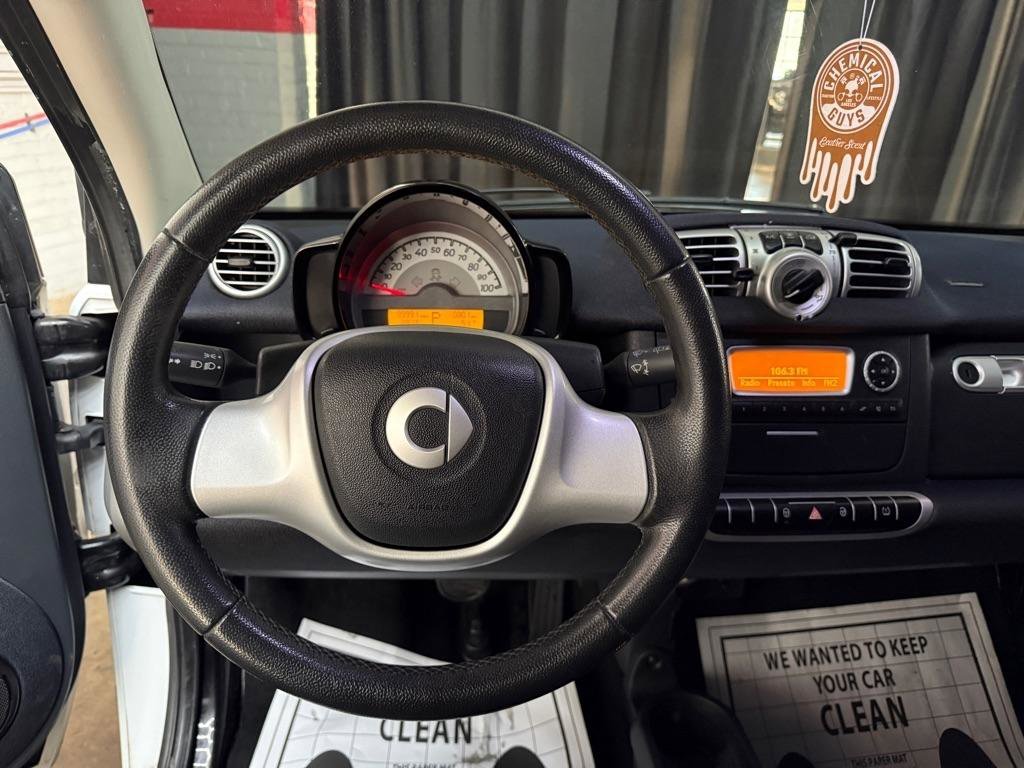 Used 2013 smart fortwo pure image 12