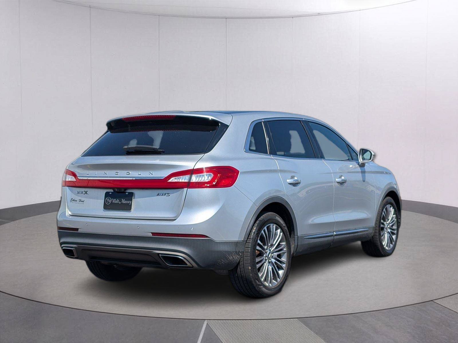 Used 2016 Lincoln MKX Reserve w/ Climate Package AWD/4WD image 2