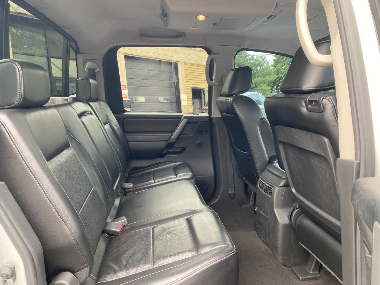 Used 2008 Nissan Titan LE AWD/4WD image 28